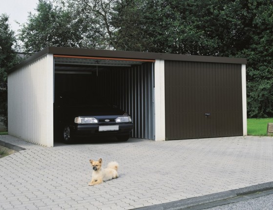 Dvostruka garaža za dva automobila sa žbukom i ravnim krovom Siebau GmbH 594x596 cm
